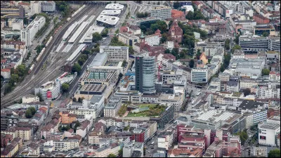 Ville allemande de 120 000 habitants, situ&eacute;e dans le Land de Bade-Wurtemberg :