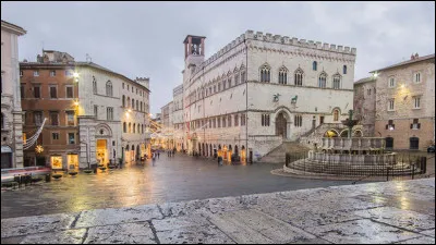 Ville italienne de 160 000 habitants, capitale de l'Ombrie :