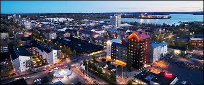 Dans quel pays se trouve Pitea, ville c&ocirc;ti&egrave;re de 22 000 habitants ?