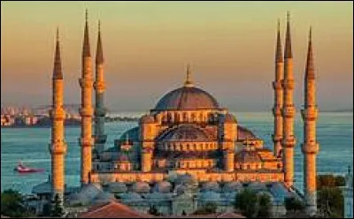 Vos filles sont persuad&eacute;es qu'elles retrouveront leurs princes protecteurs sur place, mais la r&eacute;alit&eacute; est que ces hommes n'y sont pas, d&eacute;j&agrave; mari&eacute;s dans d'autres pays d'Europe. L&agrave;-bas, elles seront forc&eacute;es d'&eacute;pouser celui qu'on leur d&eacute;signera, enferm&eacute;es dans de petites maisons closes o&ugrave; elles �uvreront telles des esclaves :