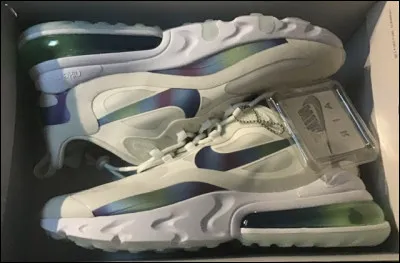 Pour ce Noël j'ai reçu une paire d'Air Max 270 React, littéralement le coup de foudre, mais quelle marque produit ce modèle ?