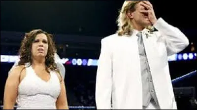 Qui a g&acirc;ch&eacute; le mariage d'Edge et de Vickie Guerrero en 2008 ?
