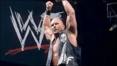 Avec qui Stone Cold Steve Austin a-t-il longtemps rivalis&eacute; ?
