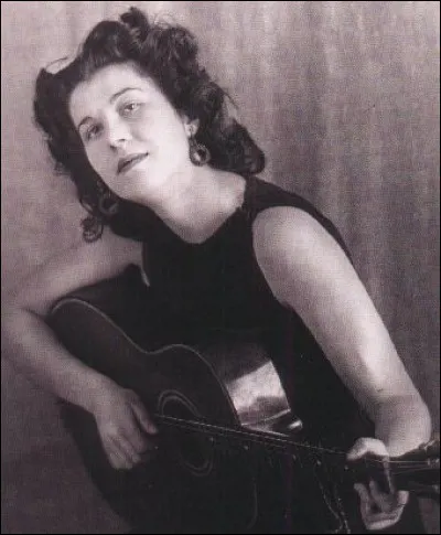 Anna Marly > Avec ce nom de scène trouvé dans l'annuaire, cette réfugiée russe native de Petrograd en 1917 fera chanter une "bonne" partie de la France dès 1941 : mais quelle chanson ?