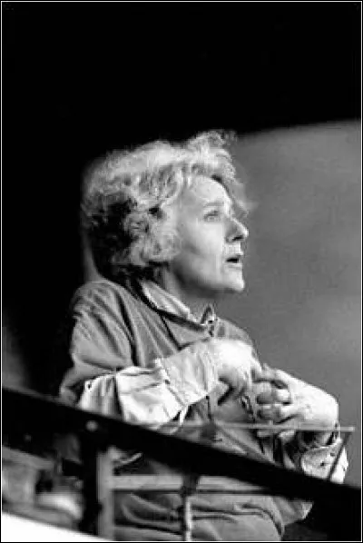 Ariane Mnouchkine (d'une famille petersbourgeoise) est l'une des grandes figures du théâtre militant des XXe-XXIe siècle : elle a fondé à [...quel endroit] son fameux "Théâtre ..."