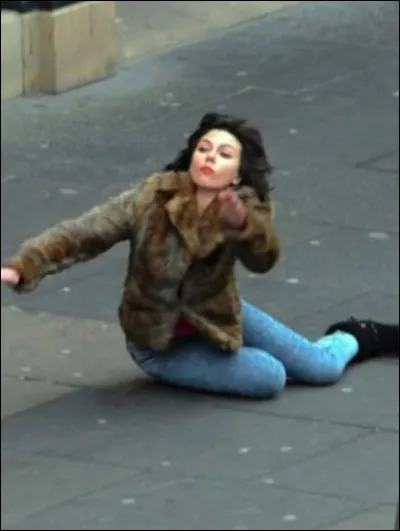 Si quelqu'un tombe, que fais-tu ?