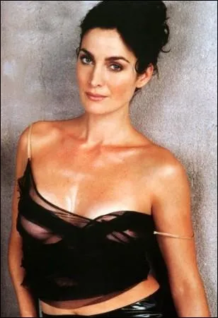 Elle est surtout connue pour son rle dans :