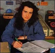 De qui Jos tombe amoureux lorsqu'il arrive dans le groupe ?