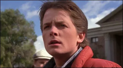 Personnage de fiction de la trilogie cinématographique "Retour vers le futur", indissociable partenaire du docteur Emmett « Doc » Brown, : c'est Marty ...