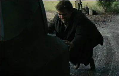 Qu'oublie Th&eacute;o en sortant de sa chambre ?