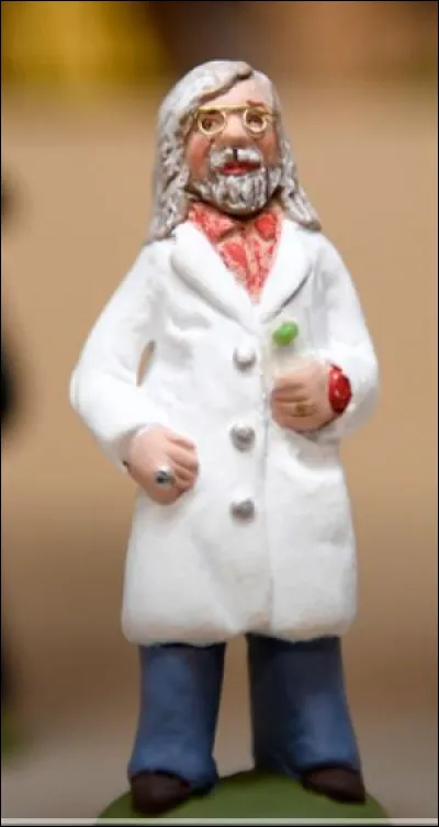 Imaginé par une santonnière de Saint-Cyr-sur-Mer, ce nouveau santon a rejoint Jésus, Marie, Joseph dans la crèche de Noël de cette année. 
À l'effigie de quel scientifique marseillais ce santon a-t-il été créé ?