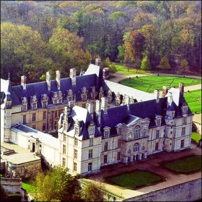 Quelle émission télévisée créée en 2007 sur France 2 met en lumière des grands noms de l'histoire et des hauts lieux du patrimoine ?