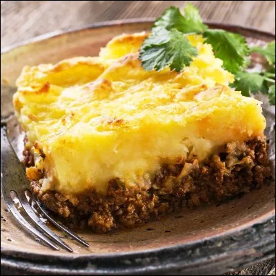 En dehors du hachis de viande de buf, quel est l'ingrédient de base du hachis Parmentier ?