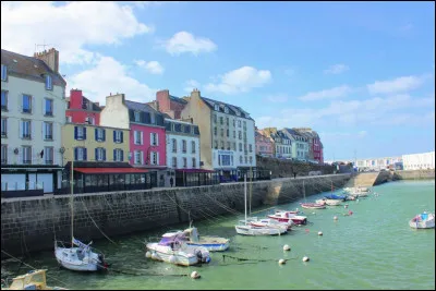 Dans quel d&eacute;partement fran&ccedil;ais se situe Douarnenez ?
