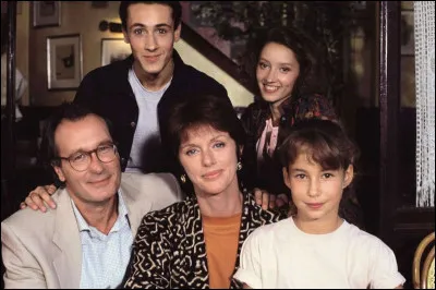 En quelle ann&eacute;e fut diffus&eacute;e la premi&egrave;re saison de la s&eacute;rie "Une famille formidable" sur TF1 ?