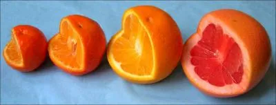 Je suis pleine de vitamines C . Je suis parfois amre ou sanguine . Qui suis-je ?