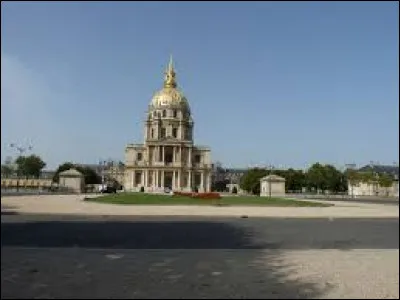 Dans quelle ville française retrouve-t-on la place Vauban ?