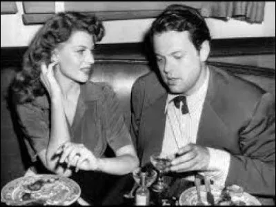 Orson Welles épouse en 1943 cette actrice star d'Hollywood. ils ont une fille, Rebecca. Ils tournent ensemble "la Dame de Shanghai", avant de divorcer en 1948. C'est ...
