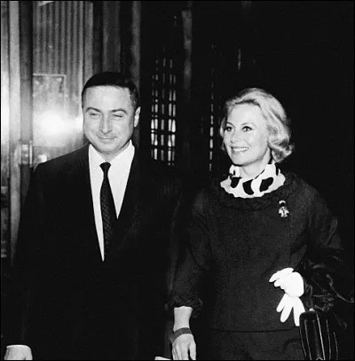 Après la mort de son mari Henri Vidal en 1959, elle devient la compagne de Gérard Oury, rencontré sur le tournage du film "Le Miroir à deux faces" d'André Cayatte. Ils restent ensemble jusqu'au décès de Gérard Oury en 2006. Elle ne tourne pas avec lui, à l'exception d'un sketch dans "le Crime ne paie pas". Quelle est cette actrice ?