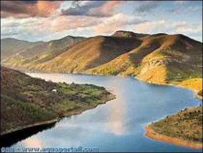 Lequel de ces lieux n'est pas un cours d'eau ?