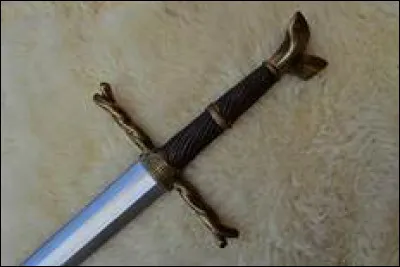 Juste avant la bataille de Winterfell, Sam offre à Ser Jorah une épée en acier valyrien... Laquelle ?