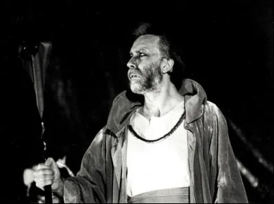 Devin thébain qui avait vu Athéna nue. La déesse l'avait privé de la vue mais elle lui avait accordé le don de prédire l'avenir. Qui est-il ?