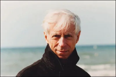 Qui est ce cinéaste, réalisateur du film ''Le Mouton enragé'' avec dans les rôles principaux, Jean-Louis Trintignant, Romy Schneider, Jean-Pierre Cassel, Jane Birkin... ?