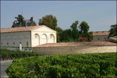 ''Château Mouton Rothschild'' est un domaine viticole de quel vignoble ?