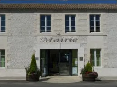 Nous terminons notre balade à Saint-Ciers-Champagne. Commune néo-aquitaine, dans l'arrondissement de Jonzac, elle se trouve dans le département ...