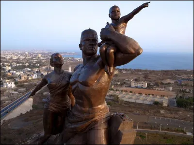 Dans quel pays peut-on admirer le Monument de la Renaissance africaine ?
