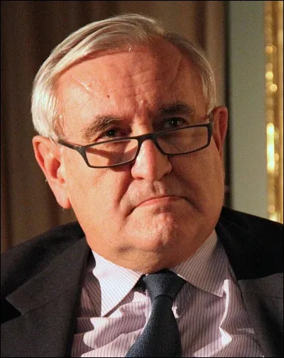 Non, à 71 ans, Jean-Pierre Rafarin n'est pas à la retraite... Mais que fait-il, après avoir tenté (1 seule fois !) d'être chroniqueur chez Delahousse ?