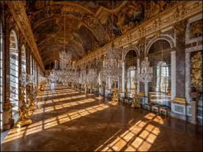 À quel architecte doit-on la conception et la construction de la Galerie des Glaces au Château de Versailles ?