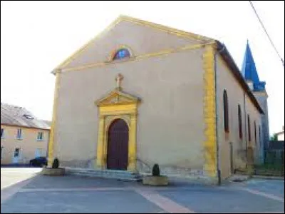 Nous sommes dans le Grand-Est devant l'église Saint-Jacques de Luppy. Village de la Communauté de communes du Sud Messin, il se situe dans le département ...