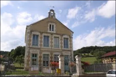 Petit village Ardennais de 40 habitants, Omicourt se situe en région ...