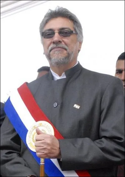 Avant d'être président du Paraguay (2008-2012) et sur orbite politique, Fernando Lugo fut plutôt "urbi et orbi" : c'est à dire ?