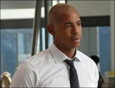 Qui a dit à James que Kara était Supergirl ?