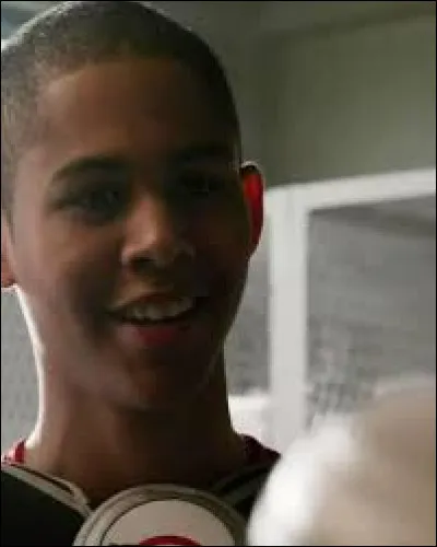 Comment s'appelle la personne qui faisait peur au gens et qui était appelée "Anouquité" ?