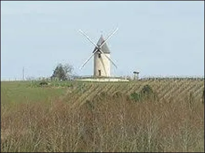 Si vous voulez voir ce moulin &agrave; vent, direction Cond&eacute;on. Commune n&eacute;o-aquitaine, dans l'arrondissement de Cognac, elle se situe dans le d&eacute;partement ...