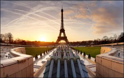 Quel &eacute;crivain a fait de la cath&eacute;drale Notre-Dame de Paris le sujet de son roman paru en 1831 ?