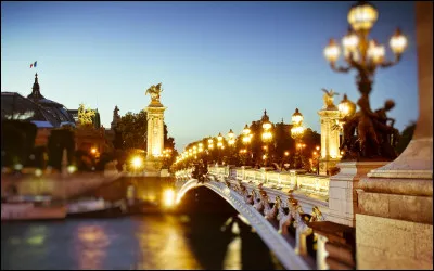 Comment appelle-t-on le club de football associ&eacute; &agrave; la ville de Paris ?