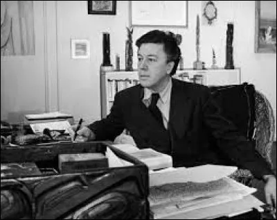 À quel mouvement appartenant l'écrivain André Breton ?