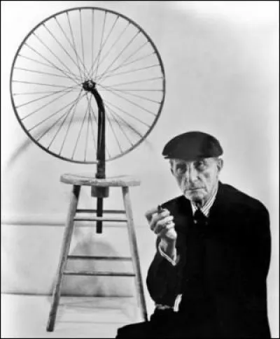 Cette roue de vélo sur son tabouret de 1913 est une création de...