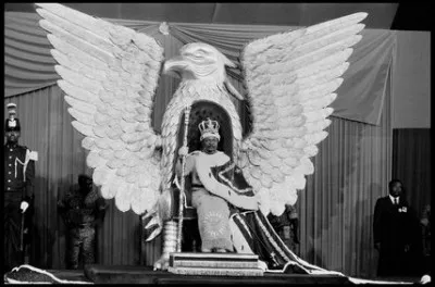 Pourquoi dit-on "asseoir son pouvoir" ?