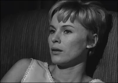Qui est cette actrice suédoise qui joue un des rôles principaux dans le film d'Ingmar Bergman ''Les Fraises sauvages'' ?