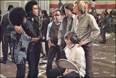 Complétez le titre du film basé sur la chronique de James Simon Kunen qui raconte, de l'intérieur, la révolte étudiante à l'université Columbia en 1968 : ''Des fraises et...''