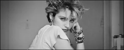 À quelle grande artiste s'est-elle beaucoup identifiée, de par l'admiration qu'elle lui vouait ?