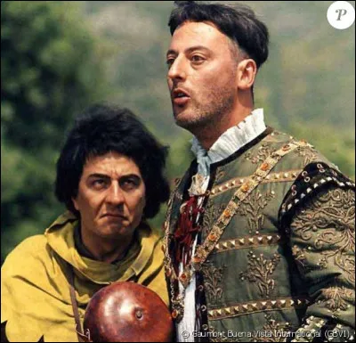 Dans "Les Visiteurs", Godefroy et Jacquouille vont être hébergés chez une dame avant de repartir dans le Moyen Âge. Qui est cette femme ?