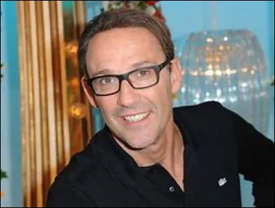 Qui est ce Julien, journaliste et animateur de radio et de t&eacute;l&eacute;vision fran&ccedil;ais ?