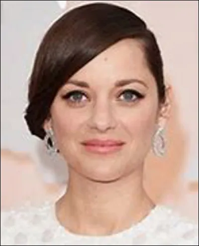 Qui est cette Marion, actrice fran&ccedil;aise, devenue c&eacute;l&egrave;bre pour son interpr&eacute;tation de la chanteuse &Eacute;dith Piaf ?