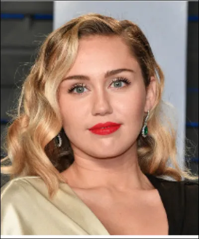 Qui est cette Miley, auteure-compositrice-interpr&egrave;te, musicienne, productrice et actrice am&eacute;ricaine ?